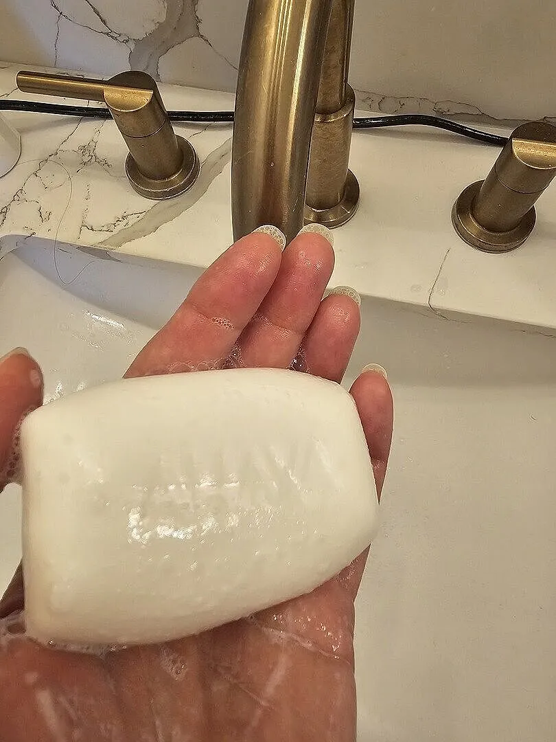 ahava Moisturizing Salt Soap såpestykke 100 g