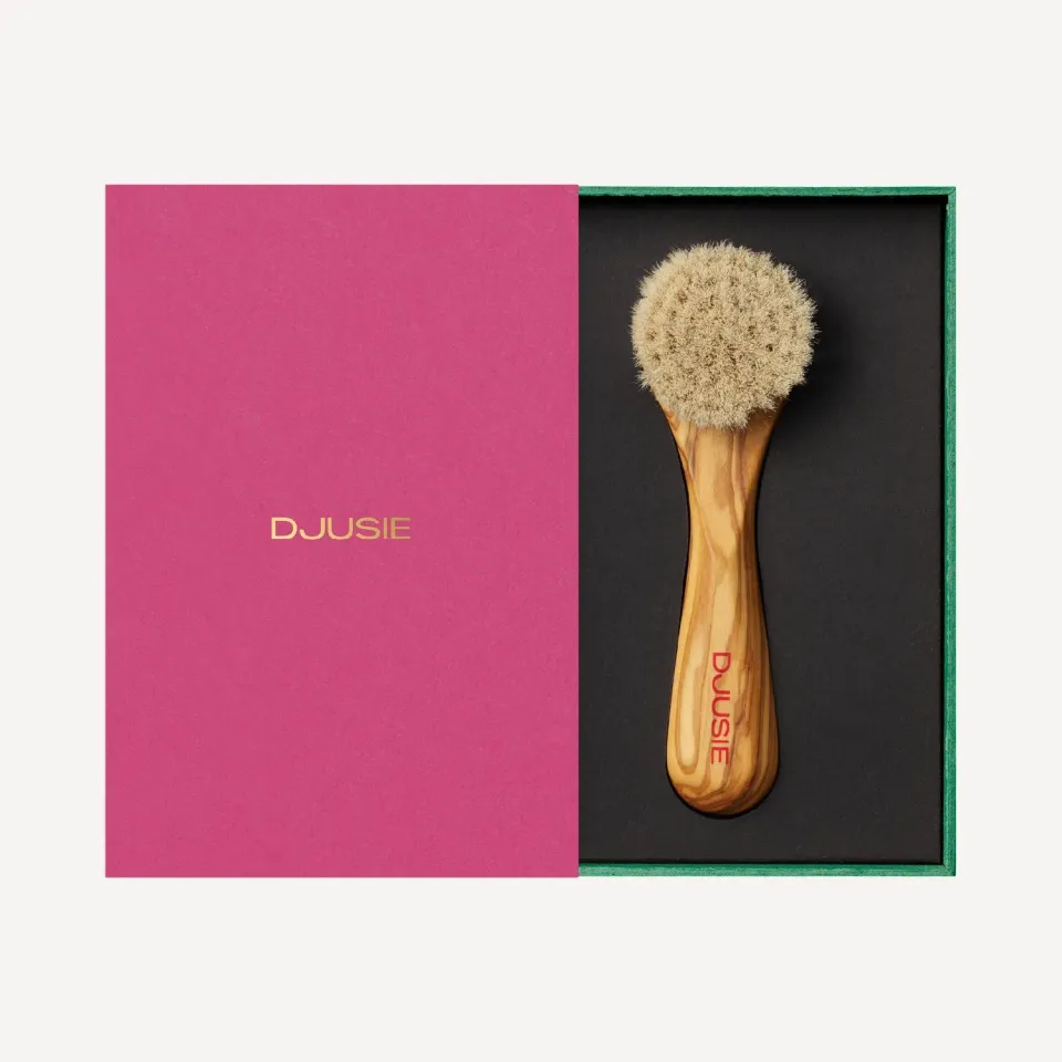 Djusie FACE BRUSH ansiktsbørste for tørrbørsting