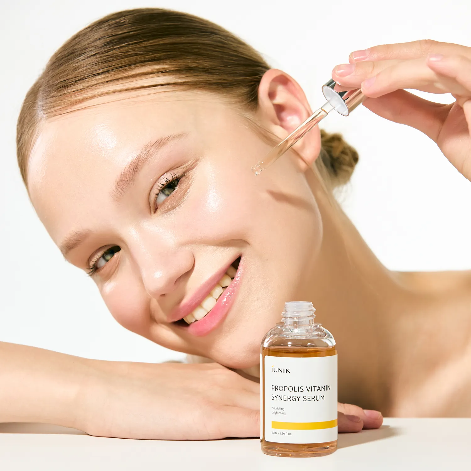 IUNIK Propolis Vitamin Synergy Serum ansiktsserum – nærende