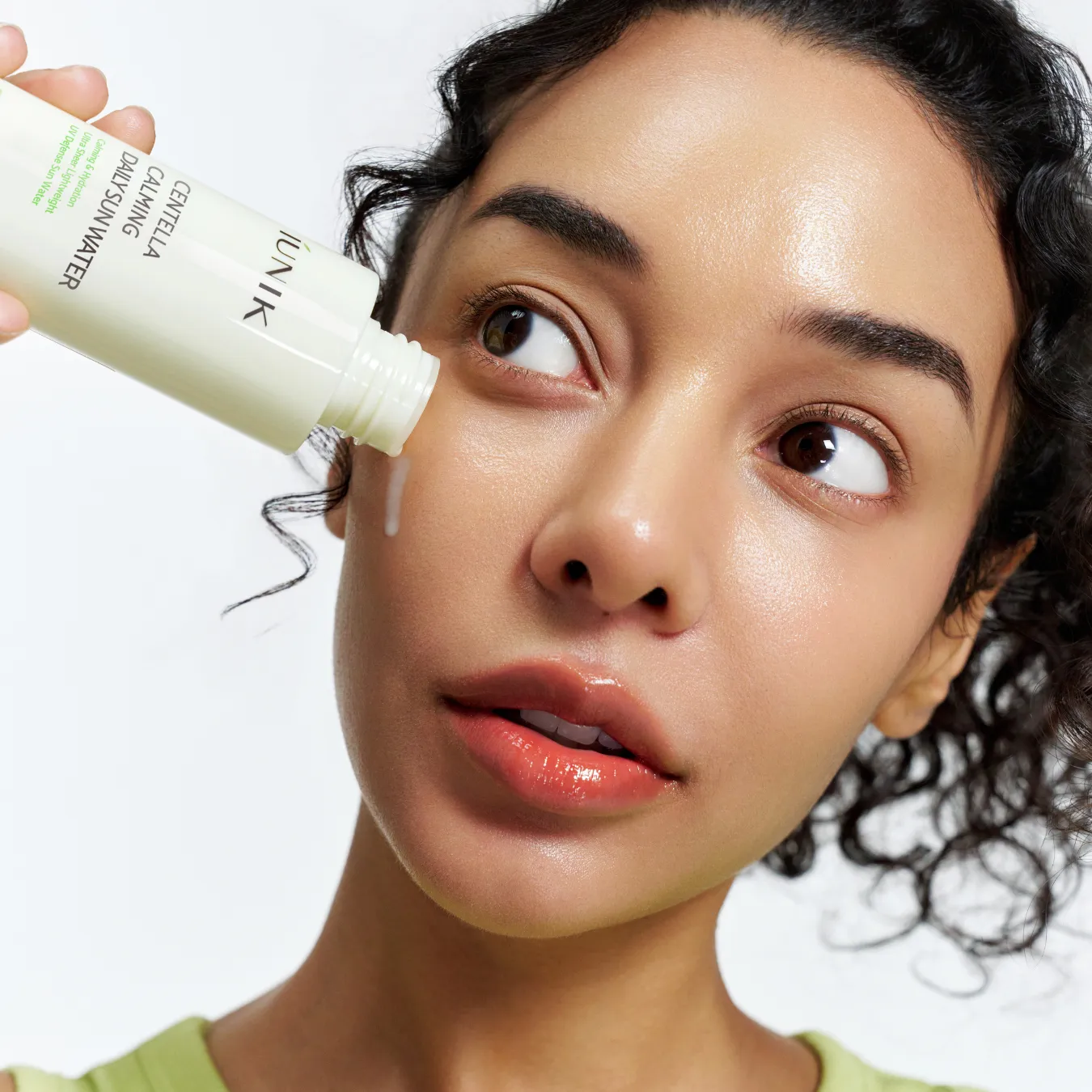 IUNIK Centella Calming Daily Sun Water solkrem lett UV-formel